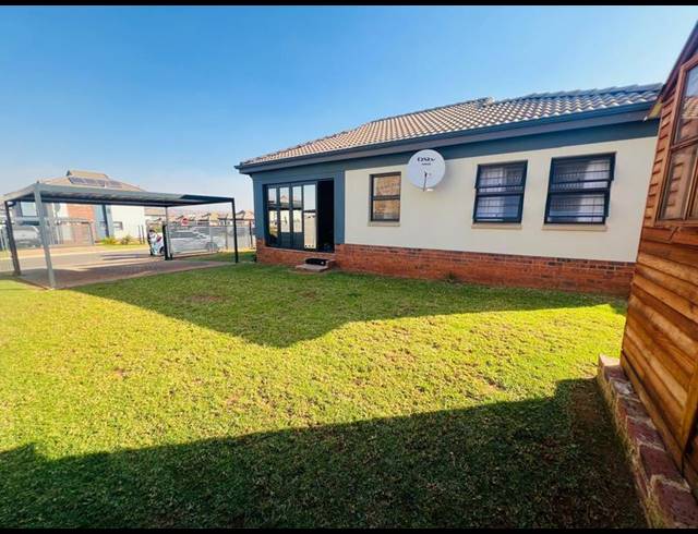 3 BEDROOM HOUSE FOR SALE IN LOTUS GARDENS